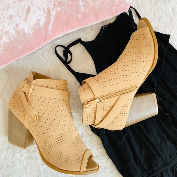 Shoes - Last one!‼️❗️🆕Taupe Peep Toe Ankle Boots